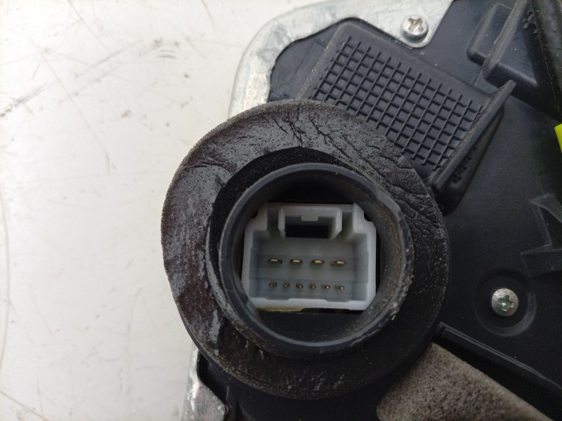 Recambio de cerradura puerta delantera izquierda para lexus is iii (_e3_) 300h (ave30_) referencia OEM IAM  6904053100 DLF410068