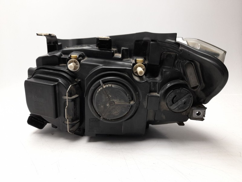 Recambio de faro derecho para bmw x1 (e84) sdrive 18 d referencia OEM IAM  63112990002 10106241001/11204702/2140012/BM7024903