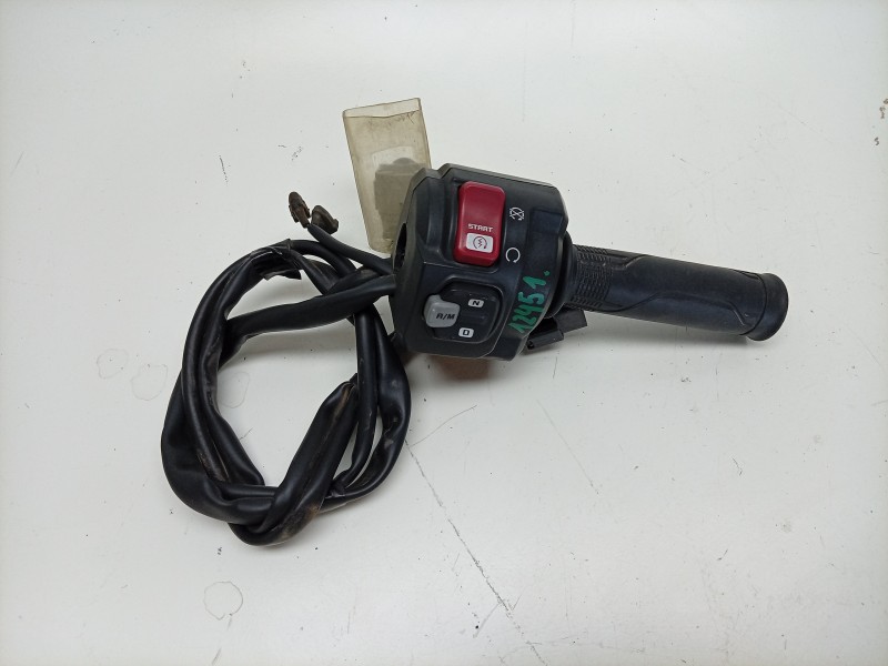 Recambio de piña luces derecha para honda forza forza 750 (rh11) referencia OEM IAM 35135MKTD03 35135MKTD03 