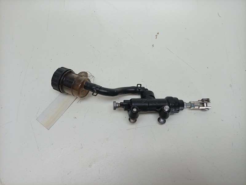 Recambio de bomba freno para triumph street triple 765 rs street triple 765 rs referencia OEM IAM  T2021816 