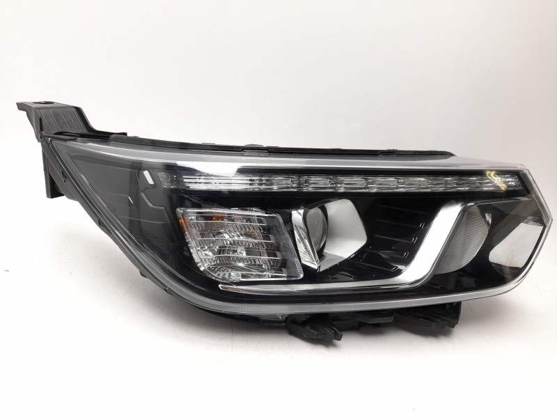 Recambio de faro derecho para kg mobility tivoli referencia OEM IAM  ZGM92160080 