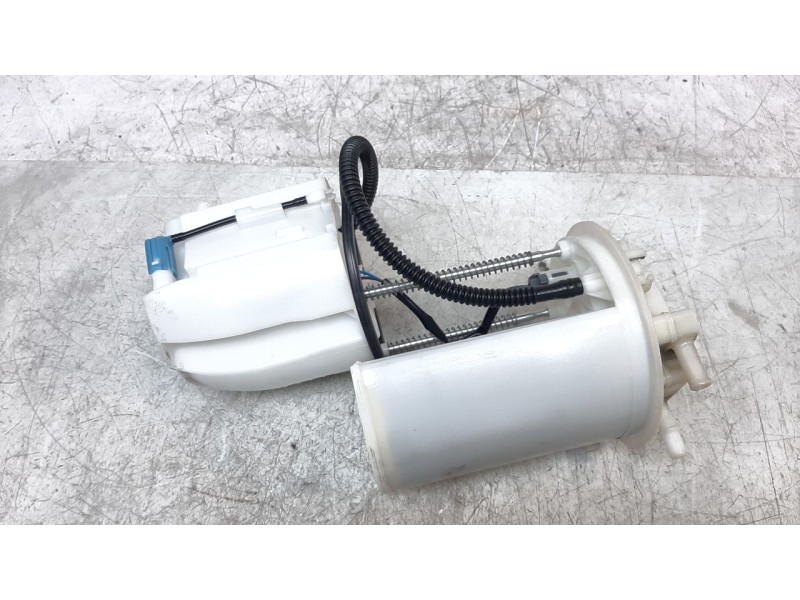Recambio de bomba combustible para toyota rav4 referencia OEM IAM 7770442080  