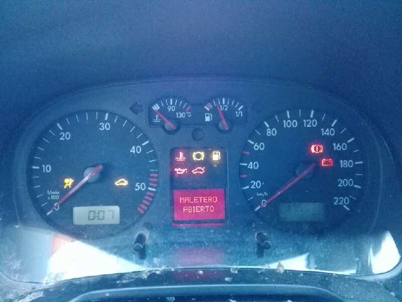 volkswagen golf iv berlina (1j1) del año 2001