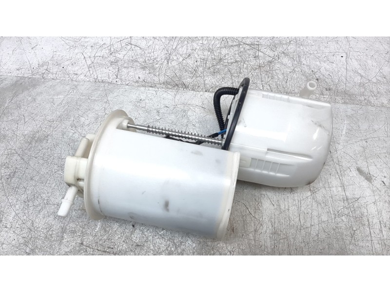 Recambio de bomba combustible para toyota rav4 referencia OEM IAM 7770442080  