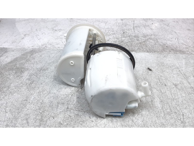 Recambio de bomba combustible para toyota rav4 referencia OEM IAM 7770442080  