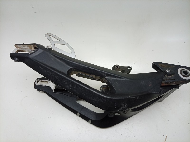 Recambio de basculante para triumph street triple 765 rs street triple 765 rs referencia OEM IAM  T2050274 