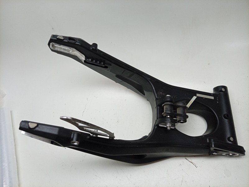 Recambio de basculante para triumph street triple 765 rs street triple 765 rs referencia OEM IAM  T2050274 
