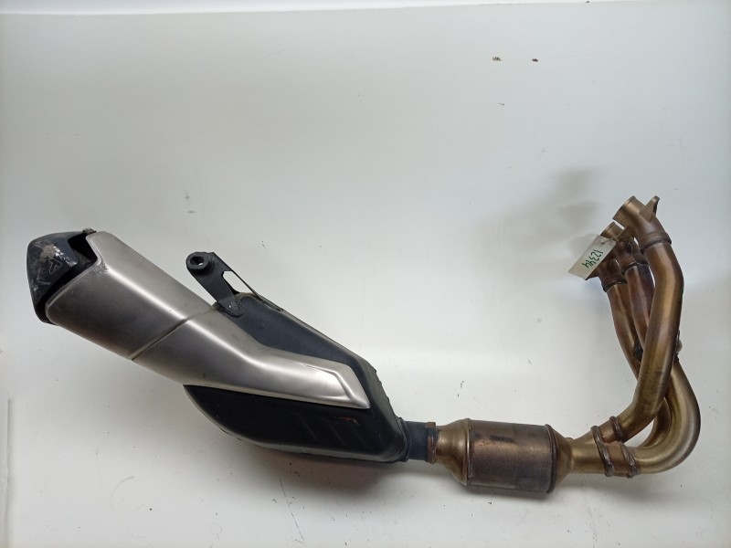 Recambio de silenciador trasero para triumph street triple 765 rs street triple 765 rs referencia OEM IAM T2205108 T2205108 