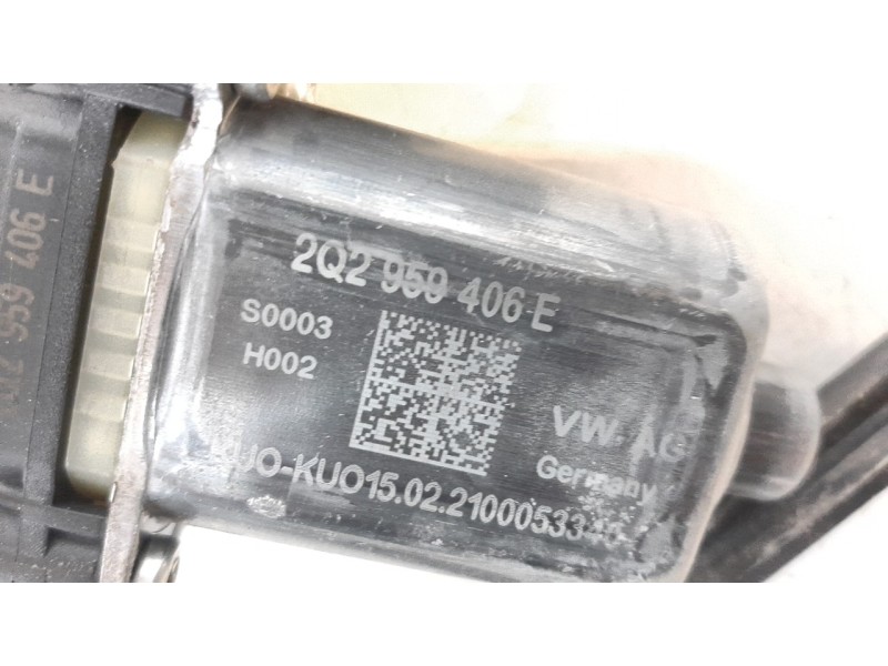 Recambio de elevalunas delantero derecho para volkswagen t-cross 1.0 tsi referencia OEM IAM 2GM837462B  
