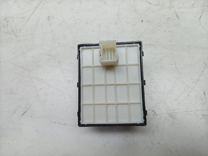 Recambio de mando elevalunas delantero derecho para toyota proace max referencia OEM IAM  SU001B6445 