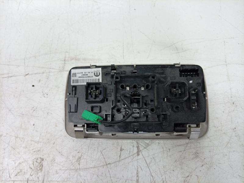 Recambio de luz interior delantera central para toyota proace max referencia OEM IAM  07357716450 