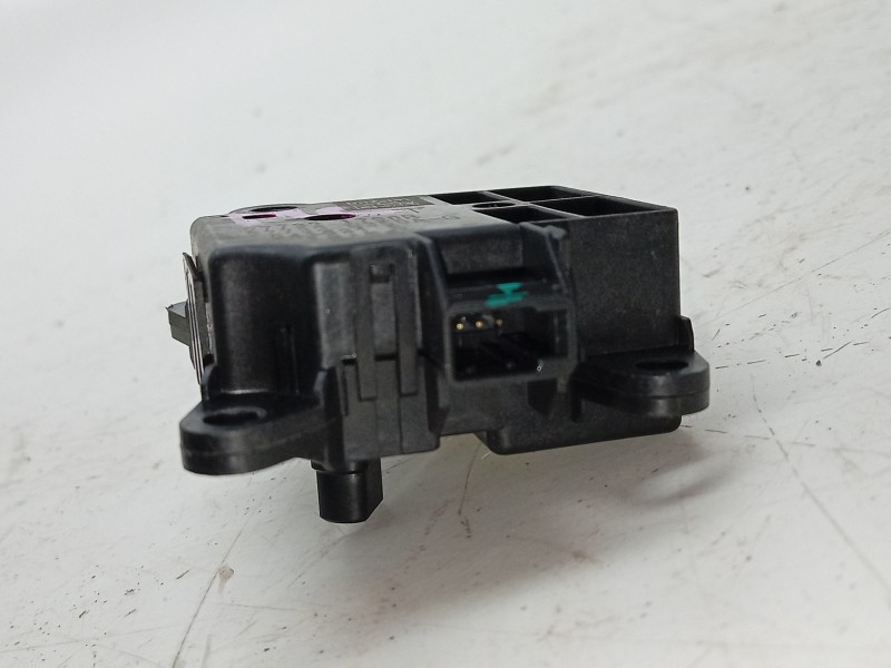 Recambio de motor apertura trampilla para dacia spring referencia OEM IAM  277321790R 