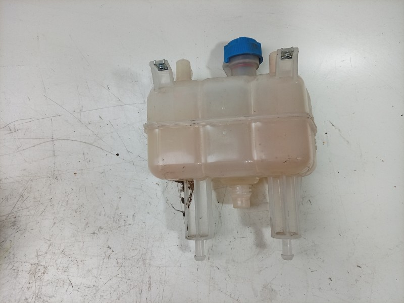 Recambio de deposito expansion para toyota proace max referencia OEM IAM  1674058380 