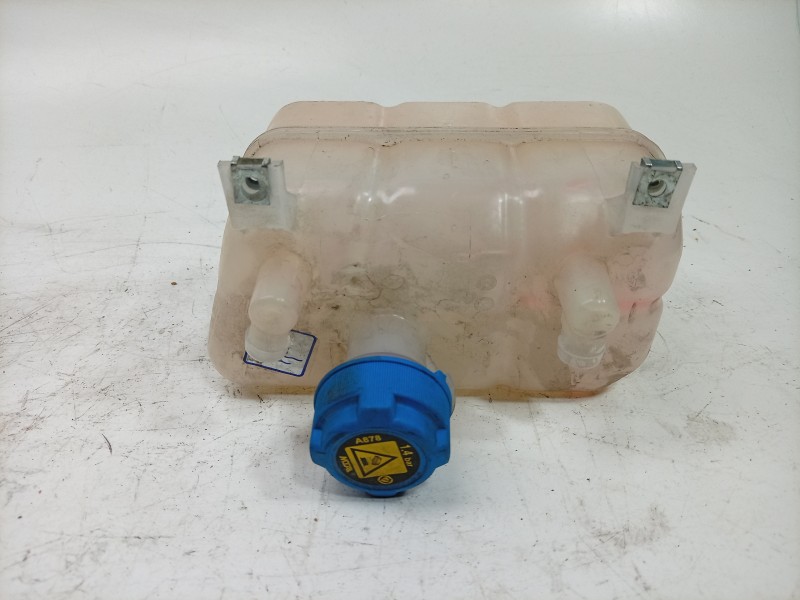 Recambio de deposito expansion para toyota proace max referencia OEM IAM  1674058380 