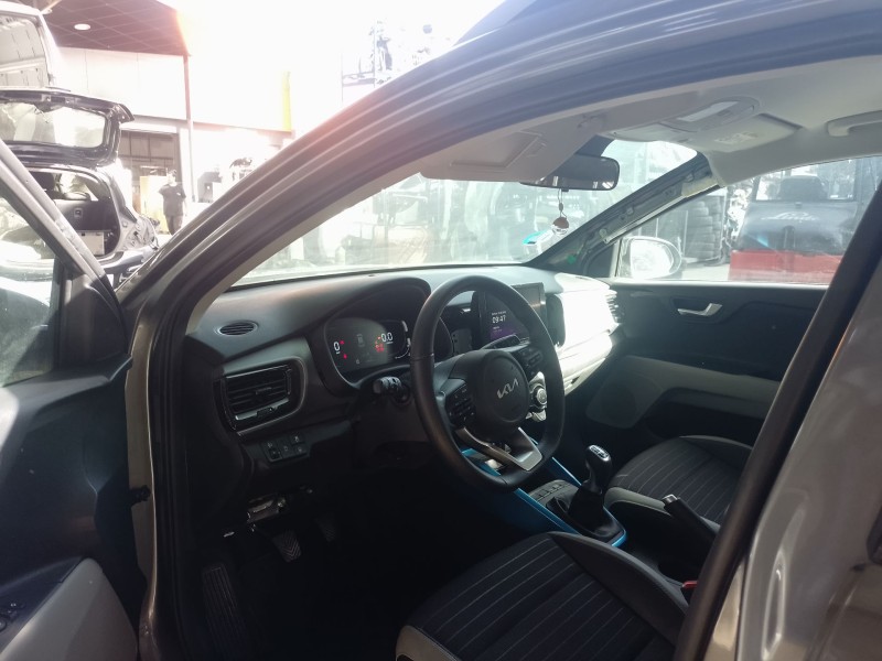 kia stonic (yb) del año 2024