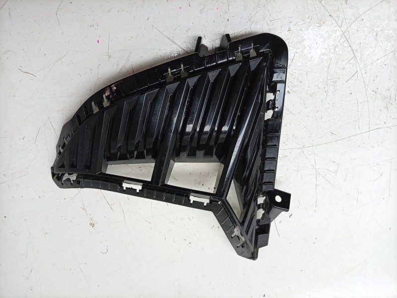 Recambio de rejilla delantera para hyundai i20 iii (bc3, bi3) 1.0 t-gdi hybrid 48v referencia OEM IAM  86564Q0GA0EB 