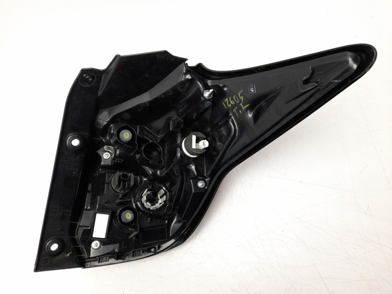 Recambio de piloto trasero izquierdo para toyota yaris (_p21_, _pa1_, _ph1_) 1.5 hybrid (mxph11) referencia OEM IAM  81561K0040 