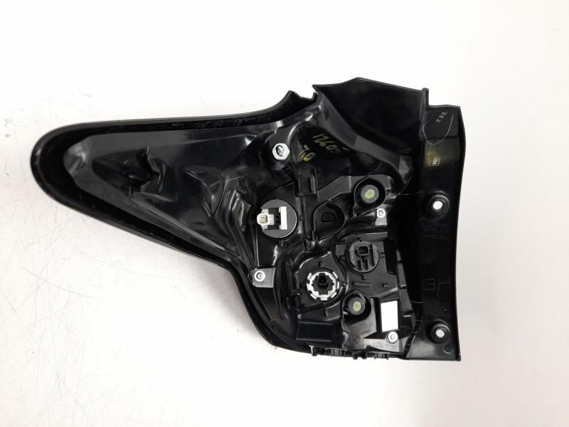 Recambio de piloto trasero derecho para toyota yaris (_p21_, _pa1_, _ph1_) 1.5 hybrid (mxph11) referencia OEM IAM  81551K0040 