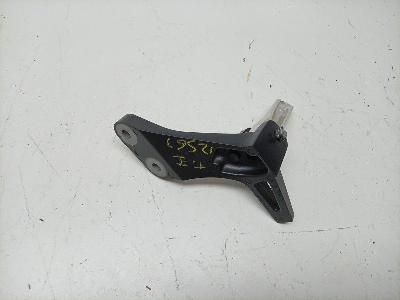 Recambio de estribera izquierda para yamaha mt mt-09 (rn83) referencia OEM IAM B7N2741L0000 B7N2741L0000 