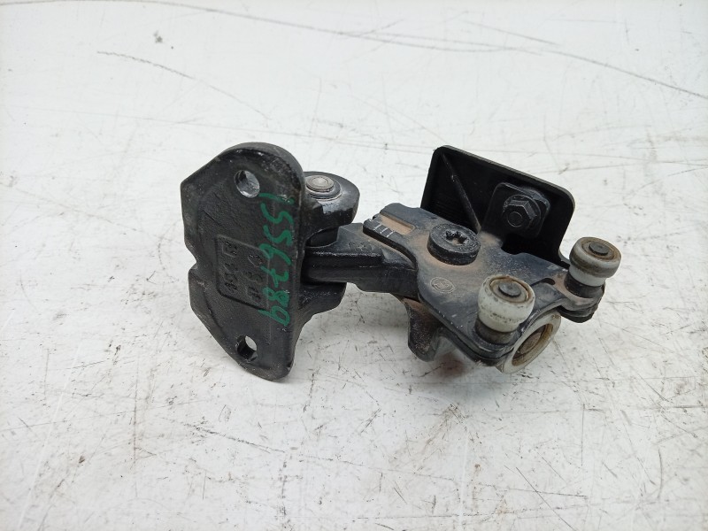 Recambio de soporte / guia puerta corredera para toyota proace max referencia OEM IAM  1376704080 