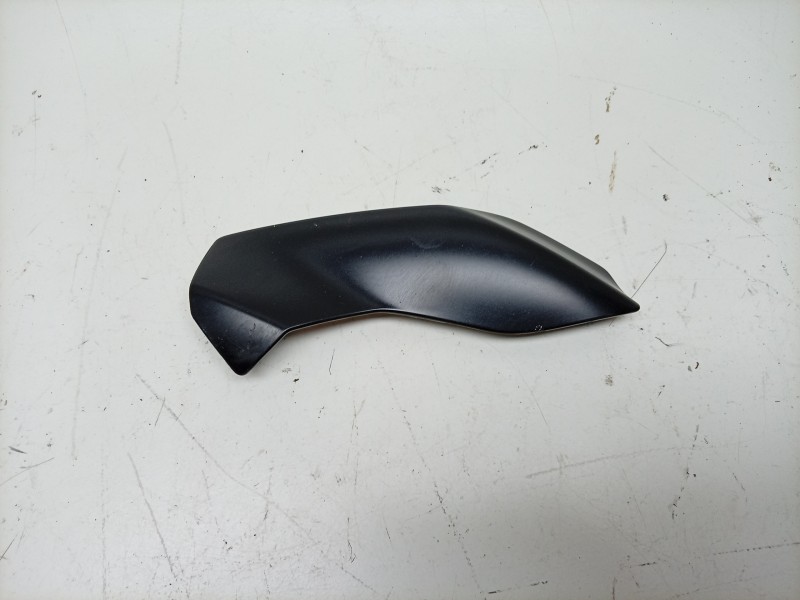 Recambio de moldura para yamaha mt mt-09 (rn83) referencia OEM IAM  B7N23122 