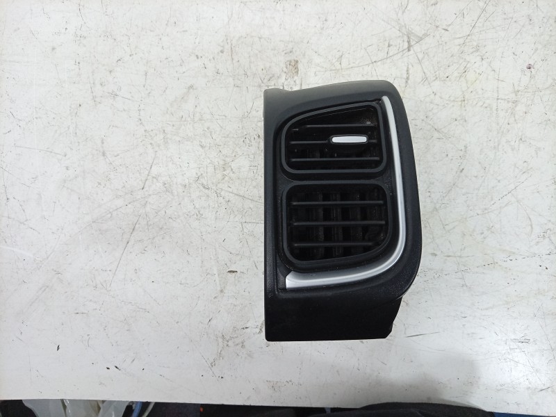 Recambio de rejilla aireadora para toyota proace max referencia OEM IAM  7357867890 