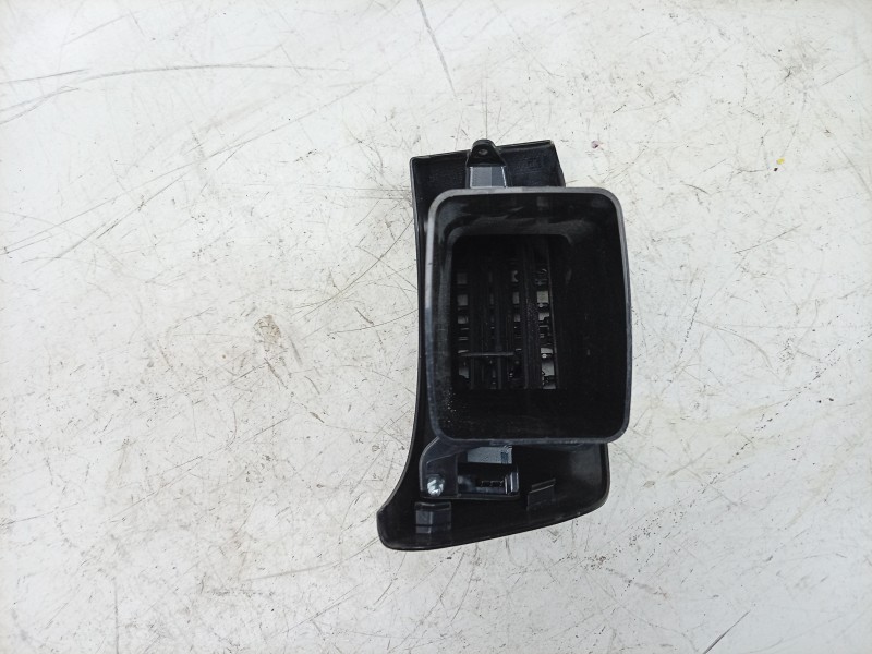 Recambio de rejilla aireadora para toyota proace max referencia OEM IAM  7357867890 