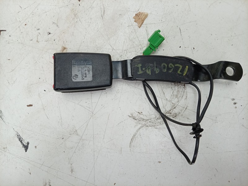 Recambio de enganche cinturon delantero izquierdo para seat ibiza iv (6j5, 6p1) 1.4 tdi referencia OEM IAM  6P0857755C 