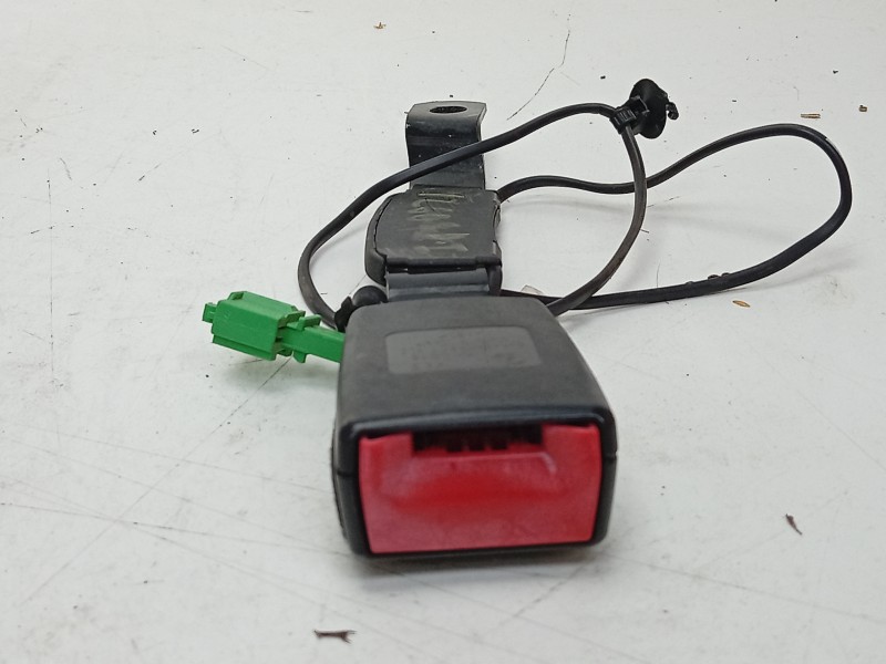 Recambio de enganche cinturon delantero izquierdo para seat ibiza iv (6j5, 6p1) 1.4 tdi referencia OEM IAM  6P0857755C 
