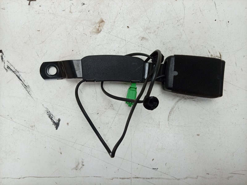 Recambio de enganche cinturon delantero izquierdo para seat ibiza iv (6j5, 6p1) 1.4 tdi referencia OEM IAM  6P0857755C 