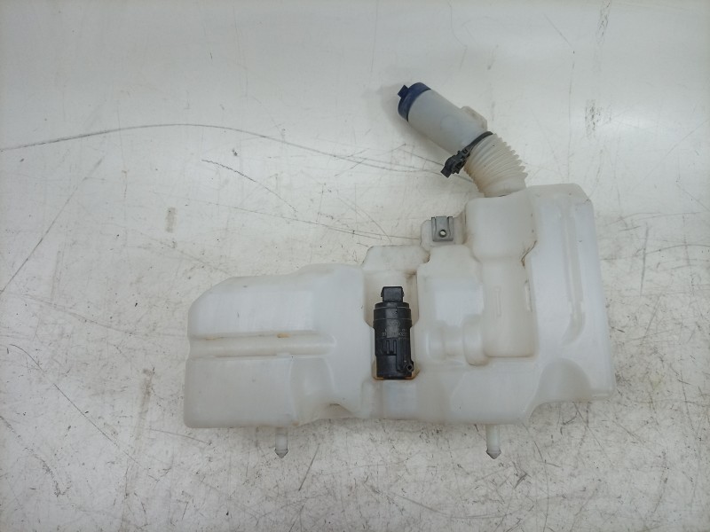 Recambio de deposito limpia para toyota proace max referencia OEM IAM  1643706580 