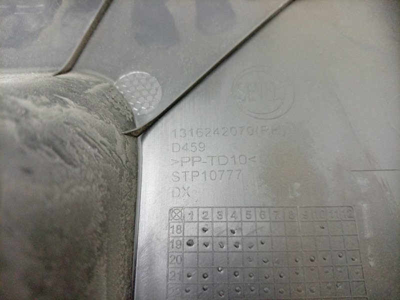 Recambio de moldura para toyota proace max referencia OEM IAM  1316242070 