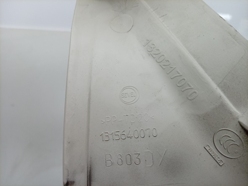 Recambio de moldura para toyota proace max referencia OEM IAM  1315640070 