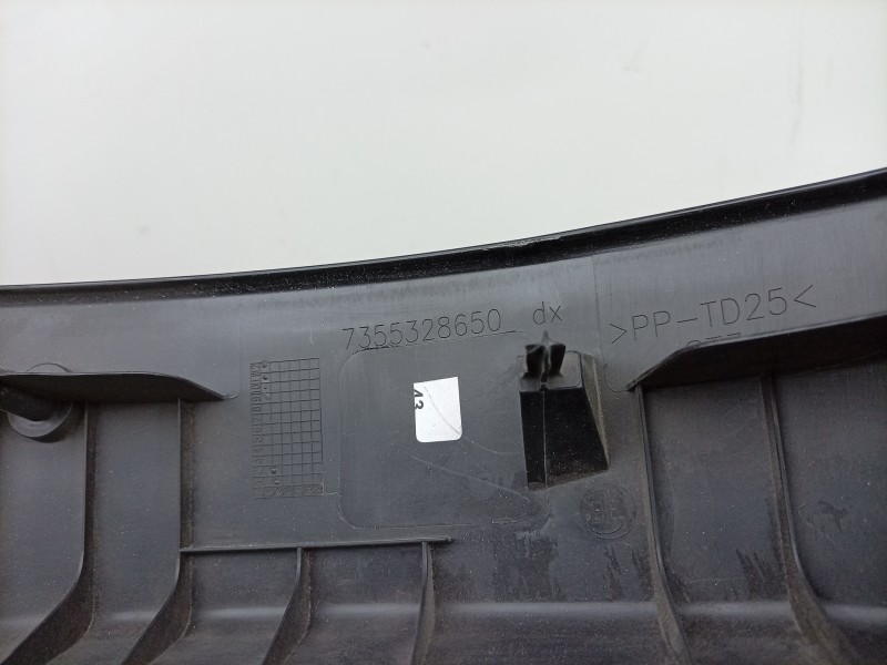 Recambio de moldura para toyota proace max referencia OEM IAM  7355328650 