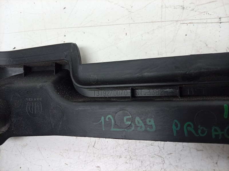Recambio de moldura para toyota proace max referencia OEM IAM  1319270070 