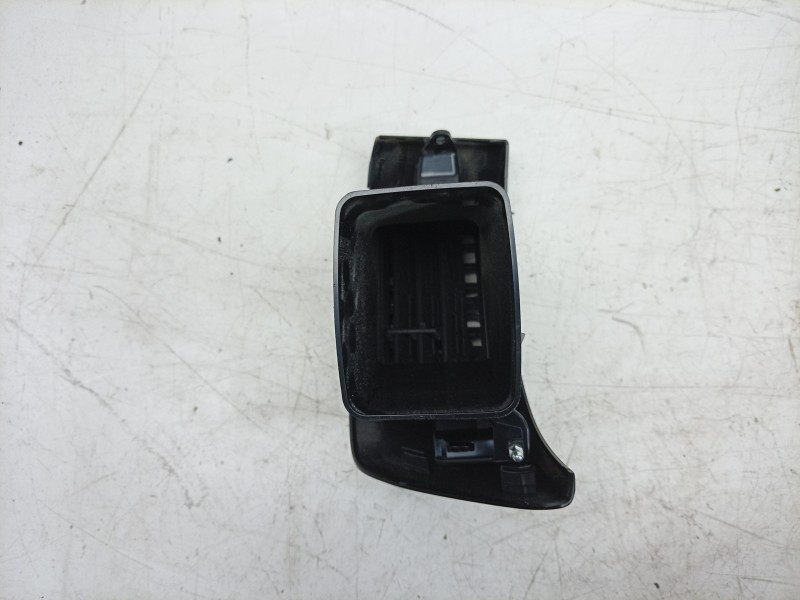 Recambio de aireador izquierdo para toyota proace max referencia OEM IAM  7357867710 