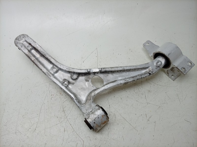 Recambio de brazo suspension delantero izquierdo para mercedes-benz b-klasse (bm 247) b 180 referencia OEM IAM  2473331500 