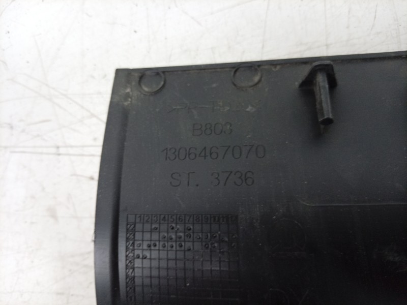 Recambio de moldura para toyota proace max referencia OEM IAM  1306467070 