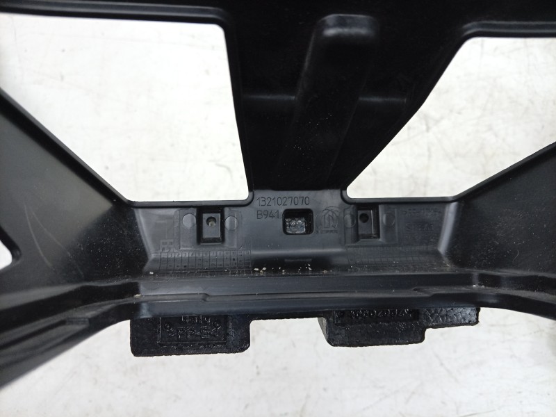 Recambio de moldura para toyota proace max referencia OEM IAM   