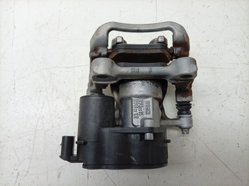 Recambio de pinza de freno trasera izquierda para mercedes-benz b-klasse (bm 247) b 180 referencia OEM IAM  A2474230198 