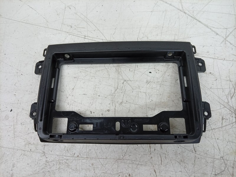 Recambio de moldura para toyota proace max referencia OEM IAM  735759295 