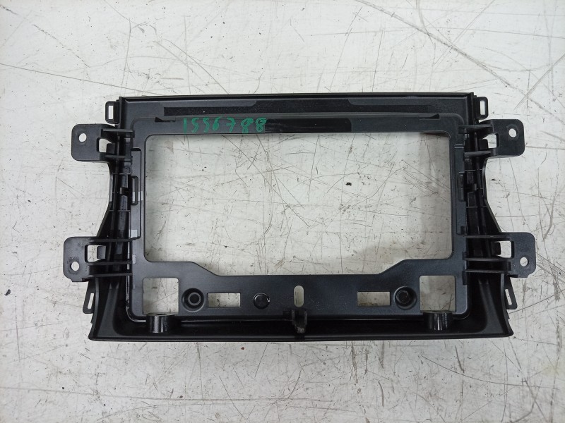 Recambio de moldura para toyota proace max referencia OEM IAM  735759295 