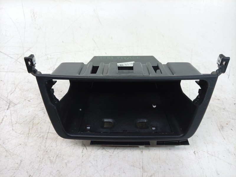 Recambio de moldura para toyota proace max referencia OEM IAM 07357461820 07687461800 