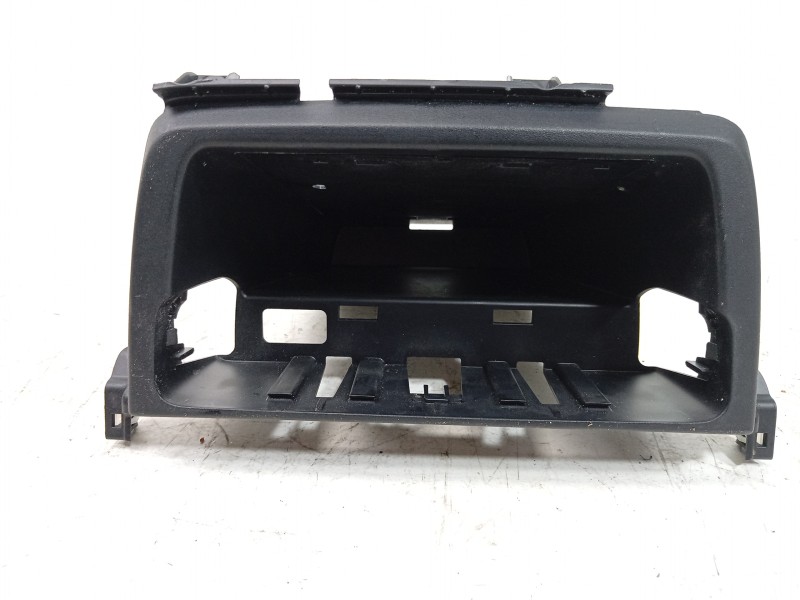 Recambio de moldura para toyota proace max referencia OEM IAM 07357461820 07687461800 