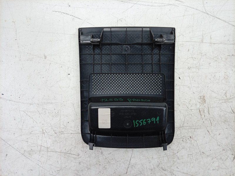 Recambio de moldura para toyota proace max referencia OEM IAM  1319570070 