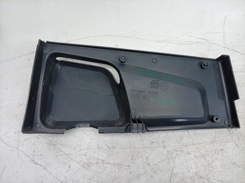 Recambio de moldura para toyota proace max referencia OEM IAM  011065 