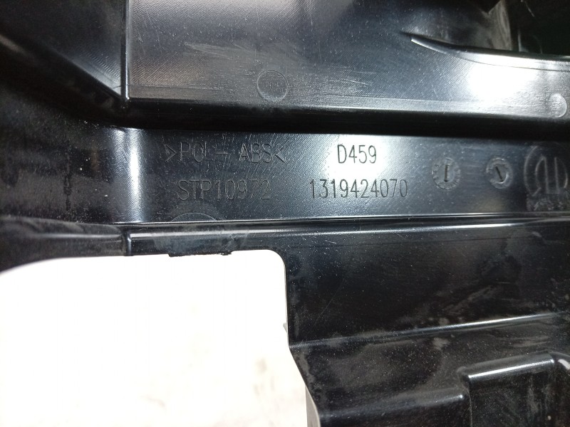 Recambio de moldura para toyota proace max referencia OEM IAM  1319424070 