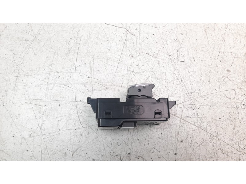 Recambio de mando elevalunas trasero derecho para ssangyong rexton limited 4x4 referencia OEM IAM 8512036250 8512036200HFB 