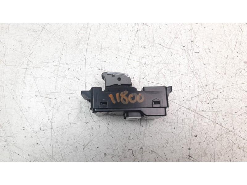 Recambio de mando elevalunas trasero derecho para ssangyong rexton limited 4x4 referencia OEM IAM 8512036250 8512036200HFB 