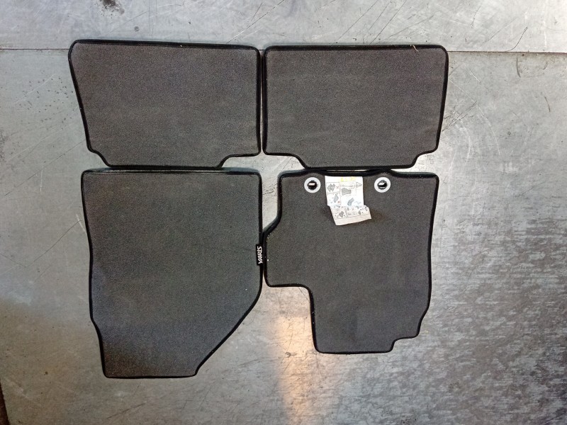 Recambio de juego alfombrillas para toyota yaris (_p21_, _pa1_, _ph1_) 1.5 hybrid (mxph11) referencia OEM IAM  58510YYK30 